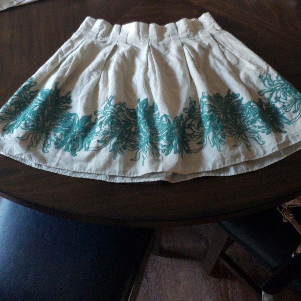 NWT BCBGeneration Embroidered Full Skirt Size 10